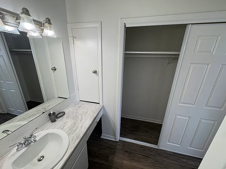 F103-1005 Hickory Hill Ln #F103 — Photo 16