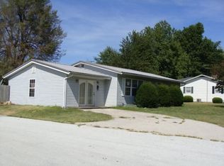 953 S Spring Park Blvd, Mount Vernon, MO 65712