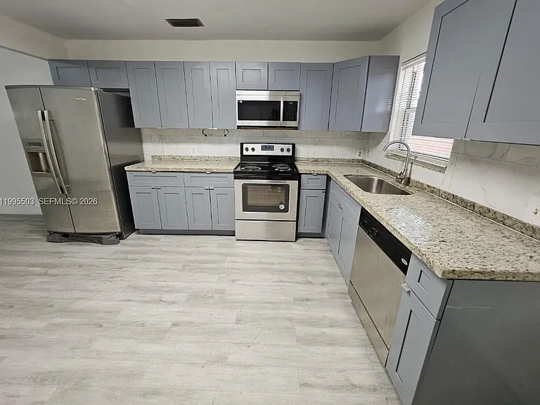 209 SW 9th St #209 — Photo 4