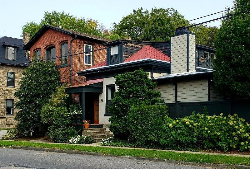 42 E Chestnut Hill Ave