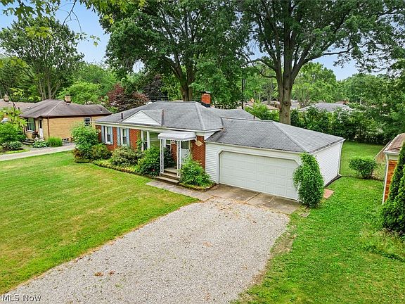 3rd image of 37695 Caroline Dr