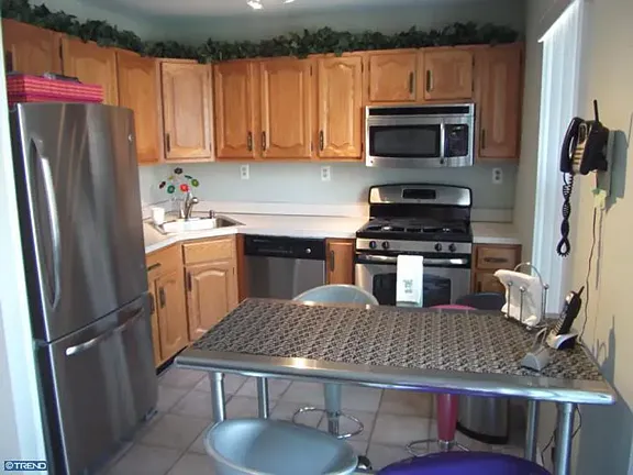 3 bed, 2.5 bath, 1262 sqft, $2,650 — Photo 3