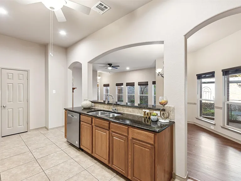 7586 Saint Stephens Sq — Photo 31