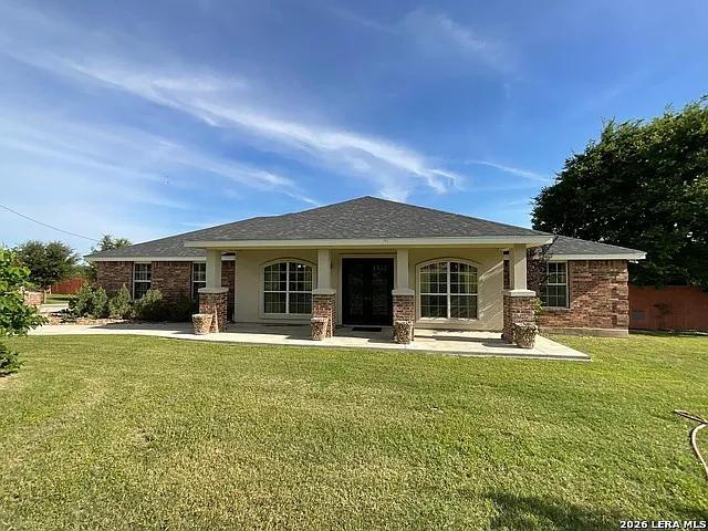4 bed, 3.0 bath, 2048 sqft, $2,400 — Photo 2