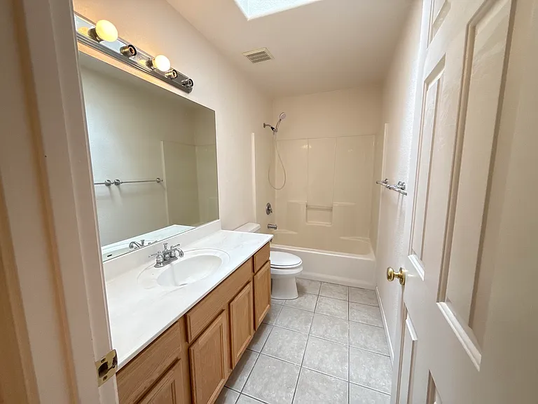 1808 W University Ave — Photo 9