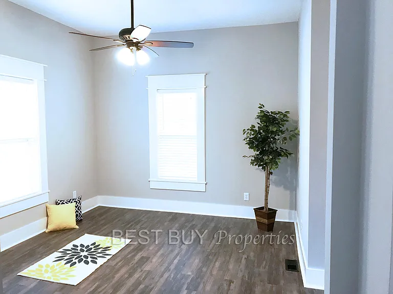 120 S Emma St — Photo 4