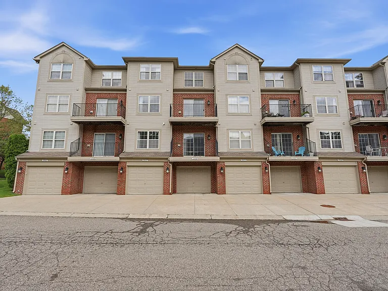 39475 Springwater Dr — Photo 31