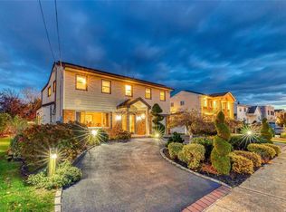 2971 Mandalay Beach Rd, Wantagh, NY 11793