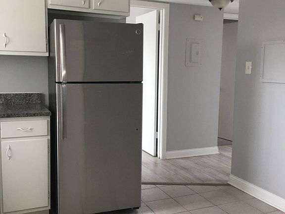 2nd image of 4035 W 103rd St APT 8