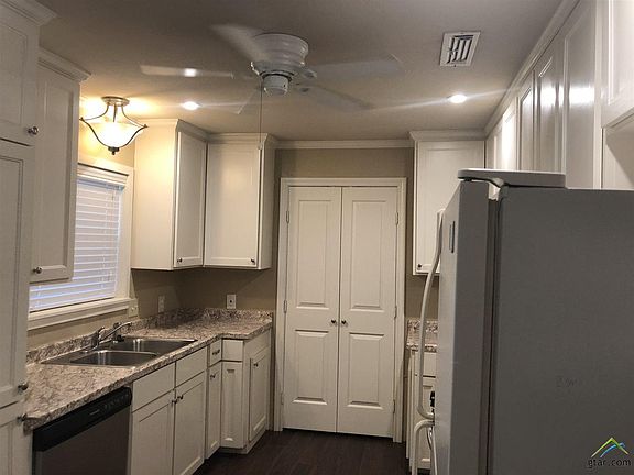 5th image of 1725 Montrose Dr