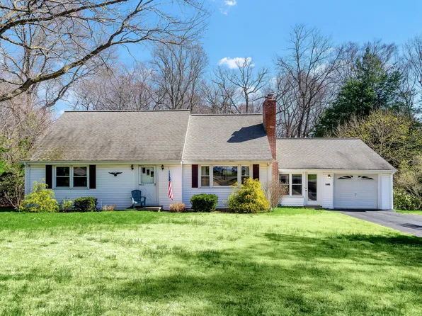 18 Round Hill Road, Trumbull, CT 06611