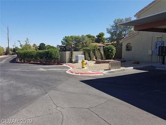 2nd image of 6761 Holmby Ave APT B3