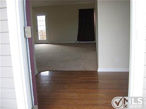 3rd image of 512 Oakmont Dr