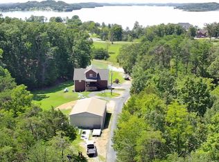 1321 Paradise Ln, Dandridge, TN 37725