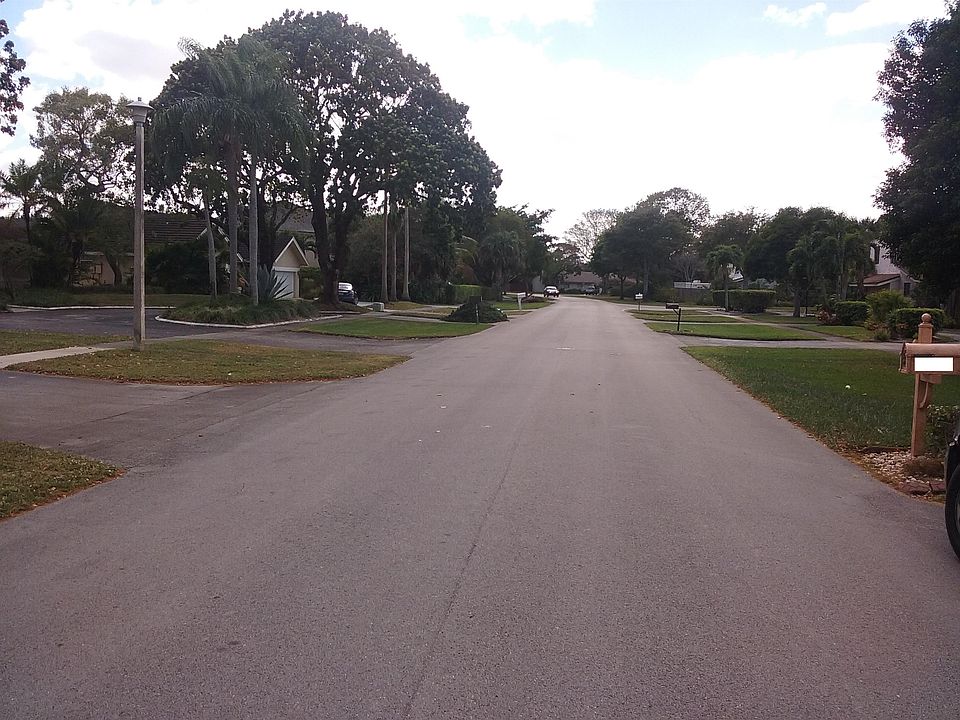 2nd image of 1720 SW 53rd Ave