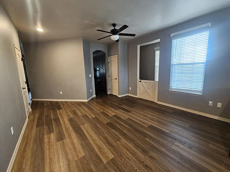 21206 Tallman Ct — Photo 6