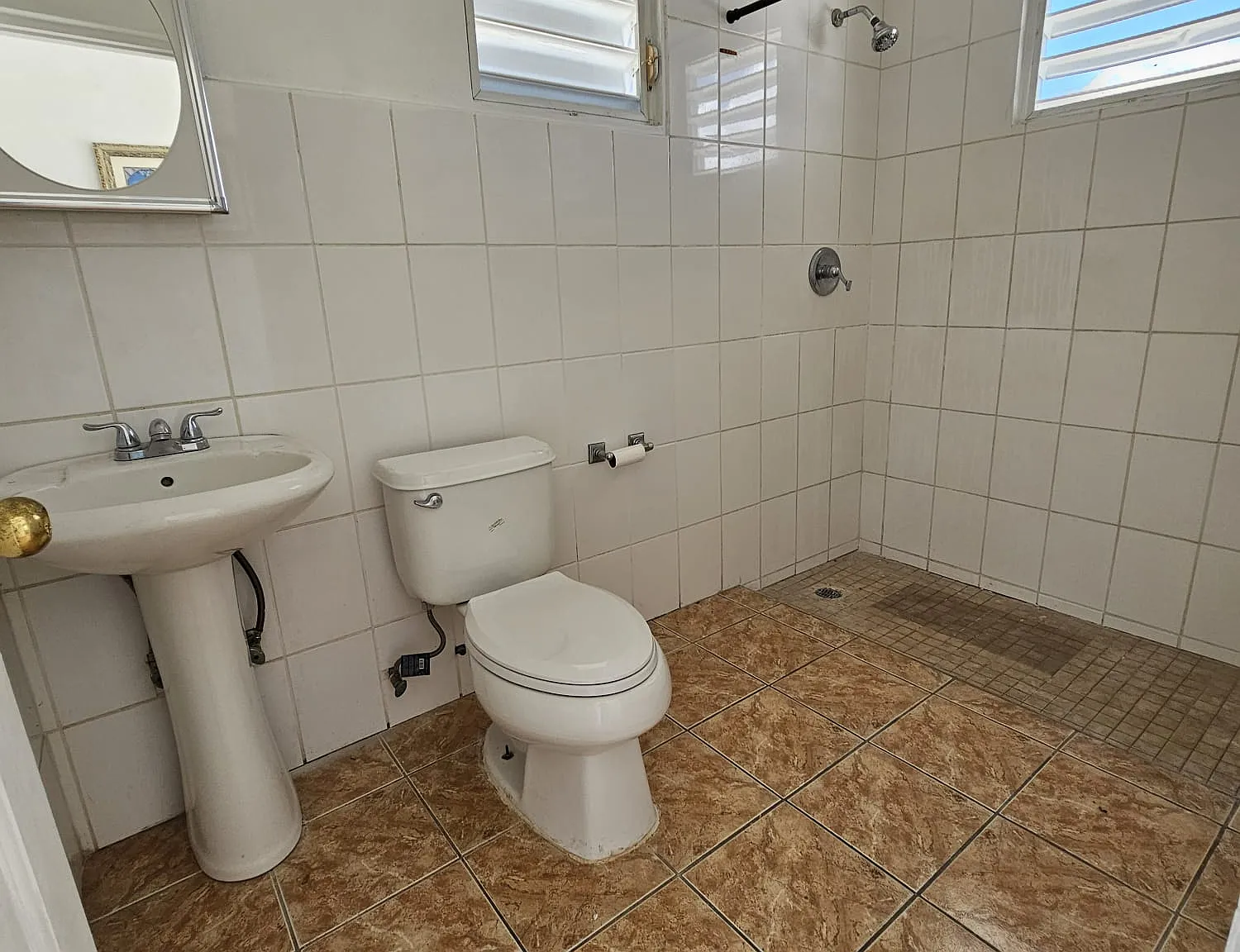 3 bed, 800 sqft, $1,000 — Photo 3