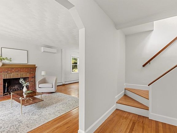 5th image of 780 Waltham St