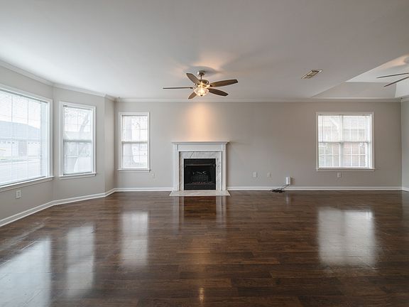 3rd image of 504 Forest Glen Cir