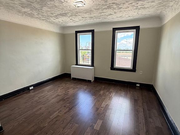 3rd image of 429 S 6th St Floor 3