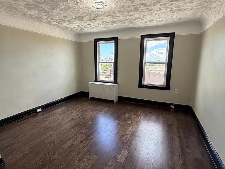 429 S 6th St #3 — Photo 3