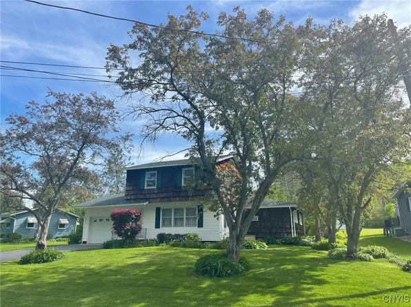 605 Birchwood Dr, Oneida, NY 13421