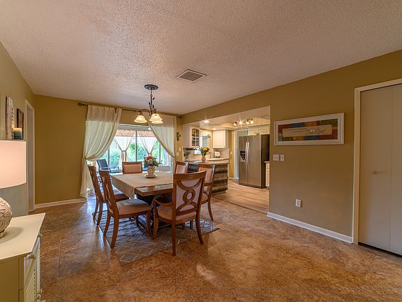 4th image of 614 Rollingwood Ln