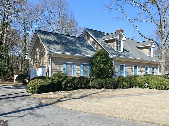 3rd image of 136 Alexander Ct