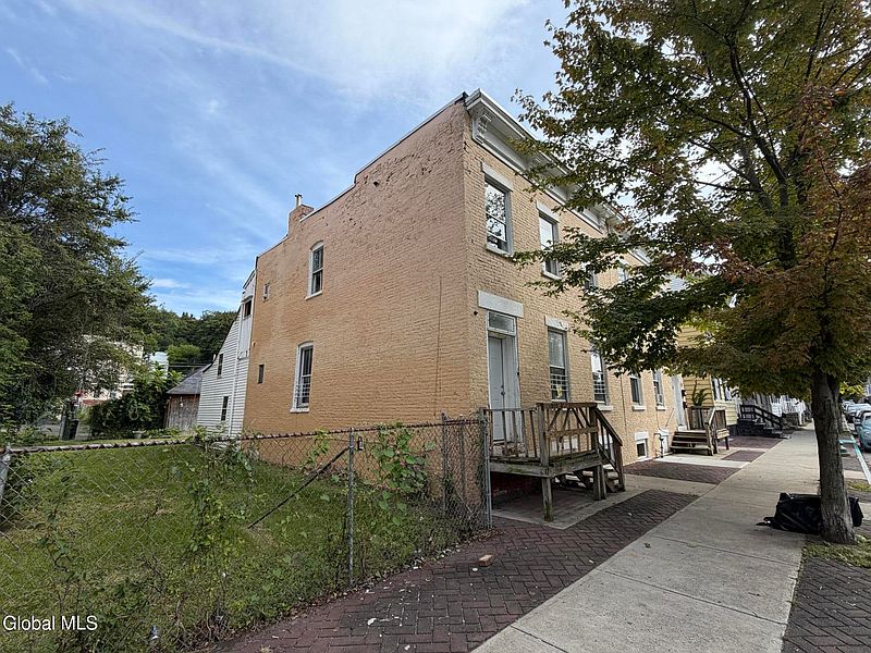 3rd image of 540 2nd Street