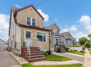 13 Smith St, East Rockaway, NY 11518