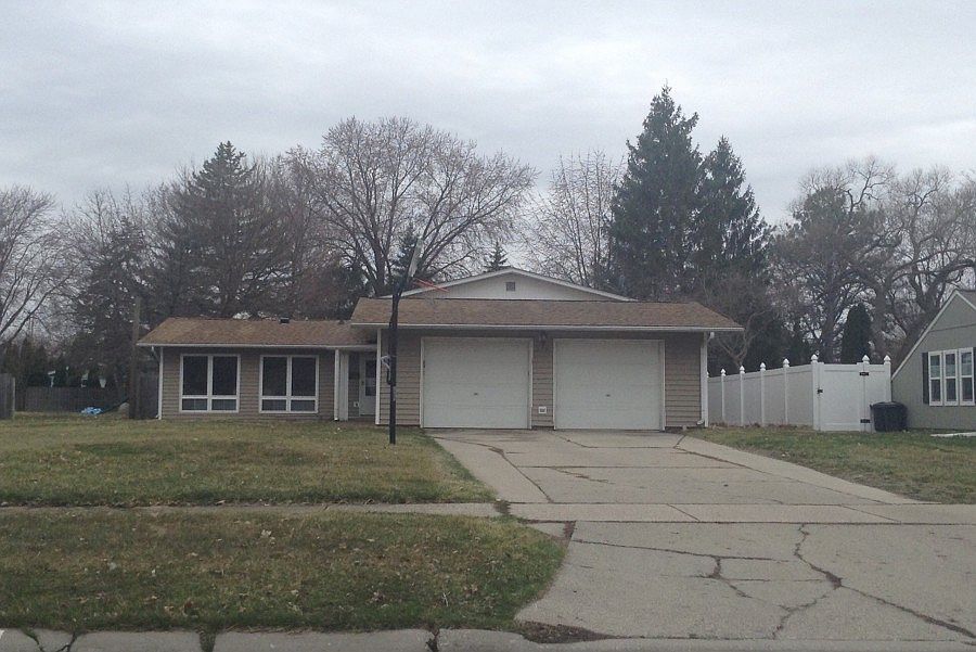 1st image of 2301 McEwan St