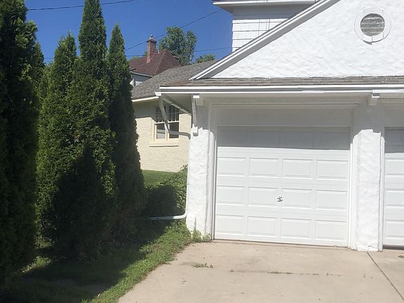 3rd image of 911 W Park Ln