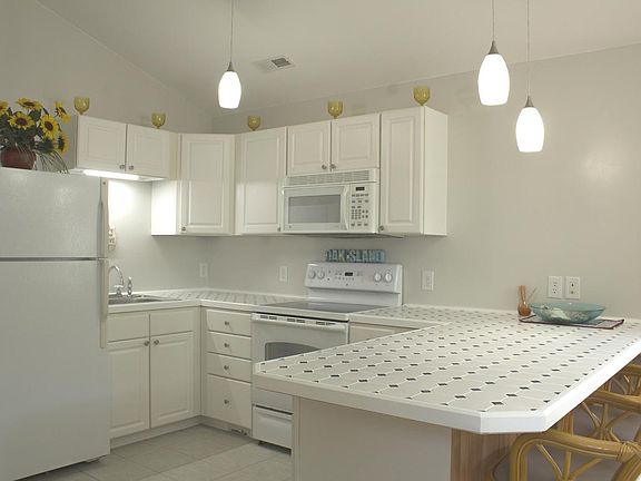 3rd image of 220 NE 43rd St
