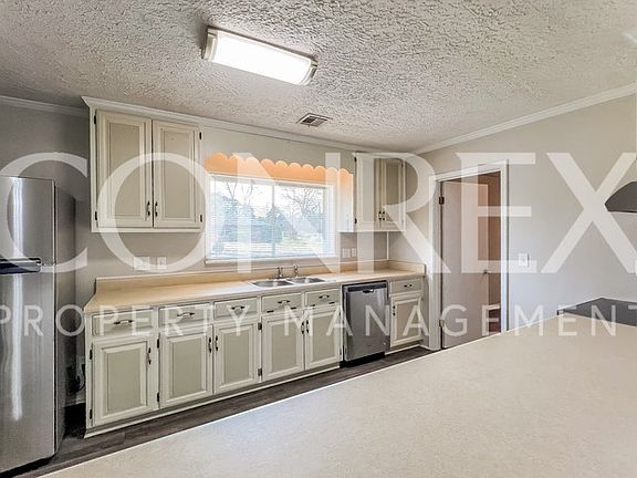 4th image of 611 Carol Villa Dr