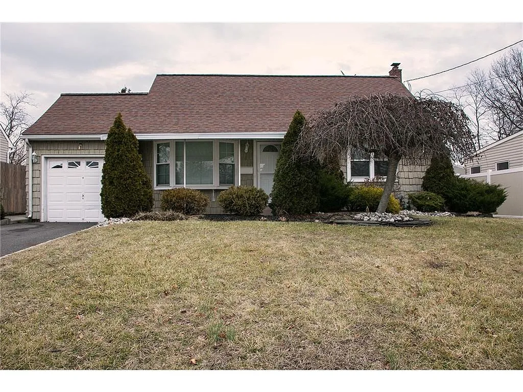 14 Longfellow Dr photo 1