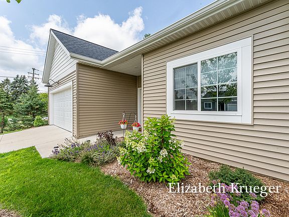 5th image of 1097 Sunnyside Dr #27