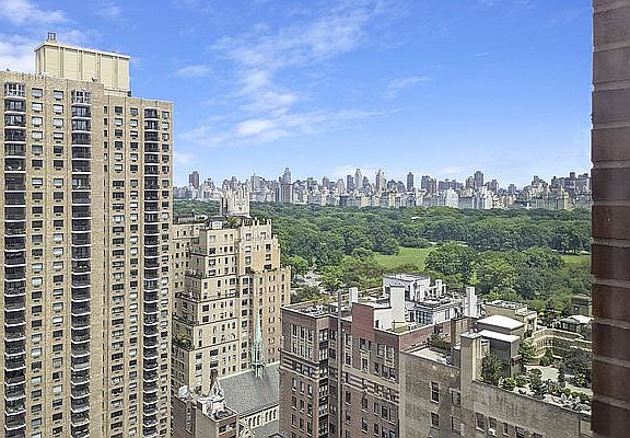 3rd image of 20 W 64th St APT 23O