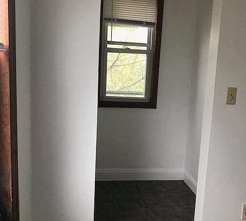 5th image of 909 Maplewood Ave #3