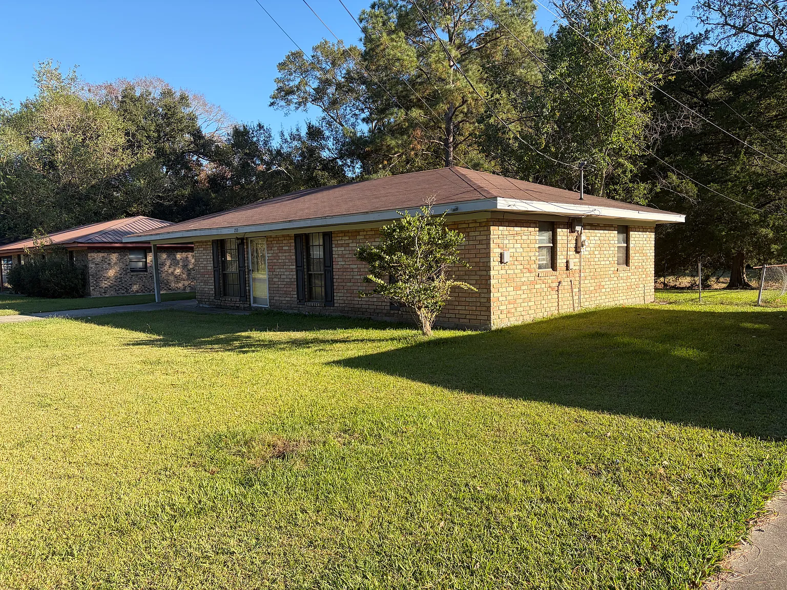 233 Brockton Dr — Photo 3