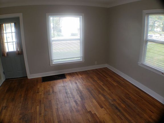2nd image of 650 Oakdale St SE #1