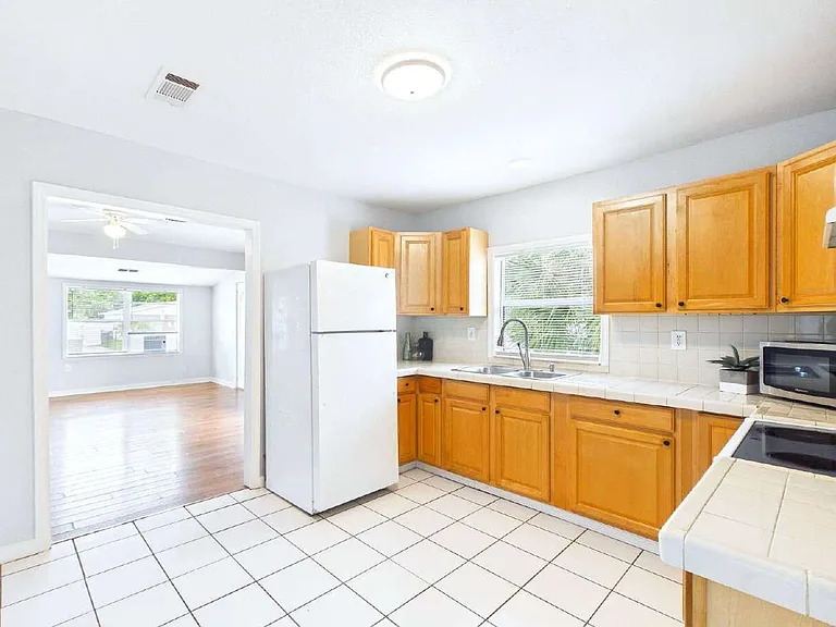 5001 Rena St — Photo 9
