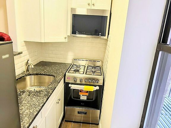 4th image of 142 E 33rd St #1D
