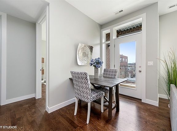 5th image of 2817 N Oakley Ave #2S