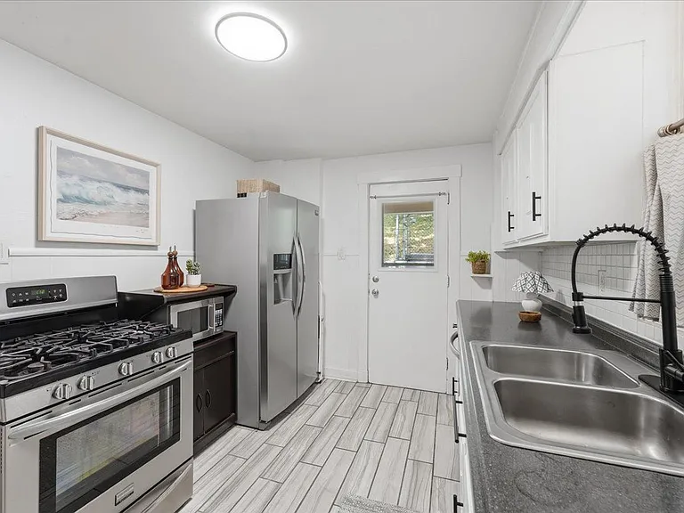 1305 Bellaire Pl — Photo 4