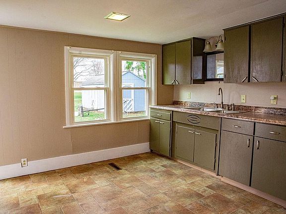 5th image of 1023 S Nickel Plate Ave