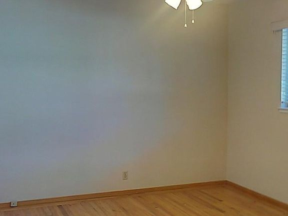 4th image of 540 University Dr APT 3