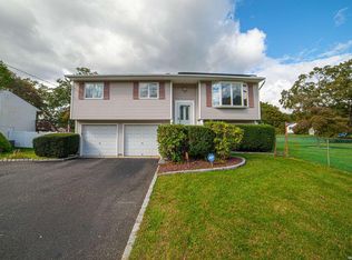 664 Nichols Rd, Hauppauge, NY 11788
