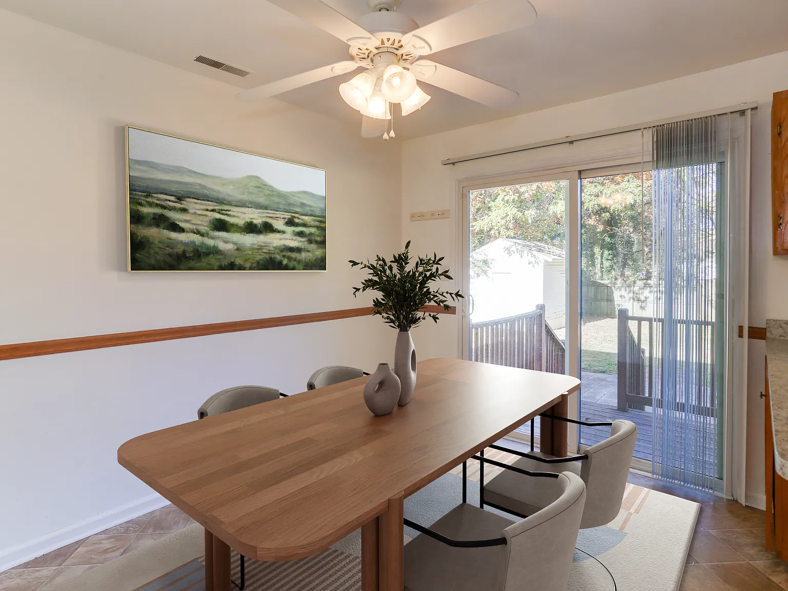 3 bed, 1142 sqft, $1,975 — Photo 3