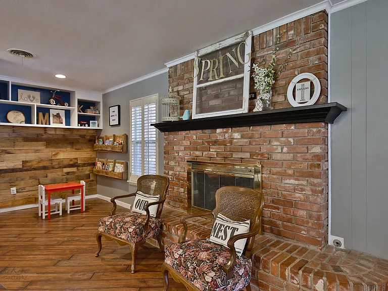 2132 Sylvan Dr — Photo 3
