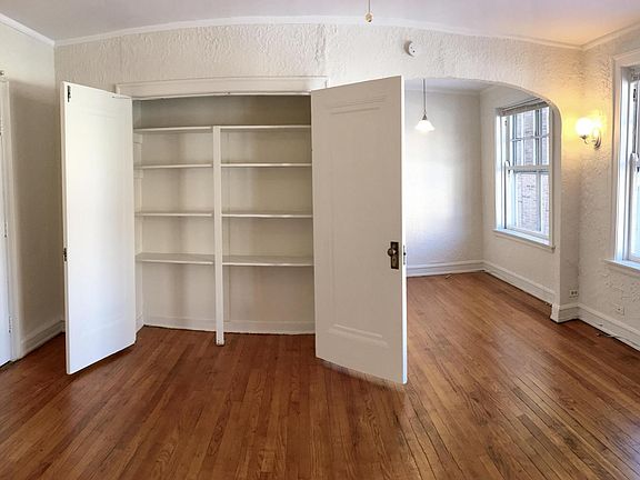 3rd image of 5727 N Winthrop Ave APT 409